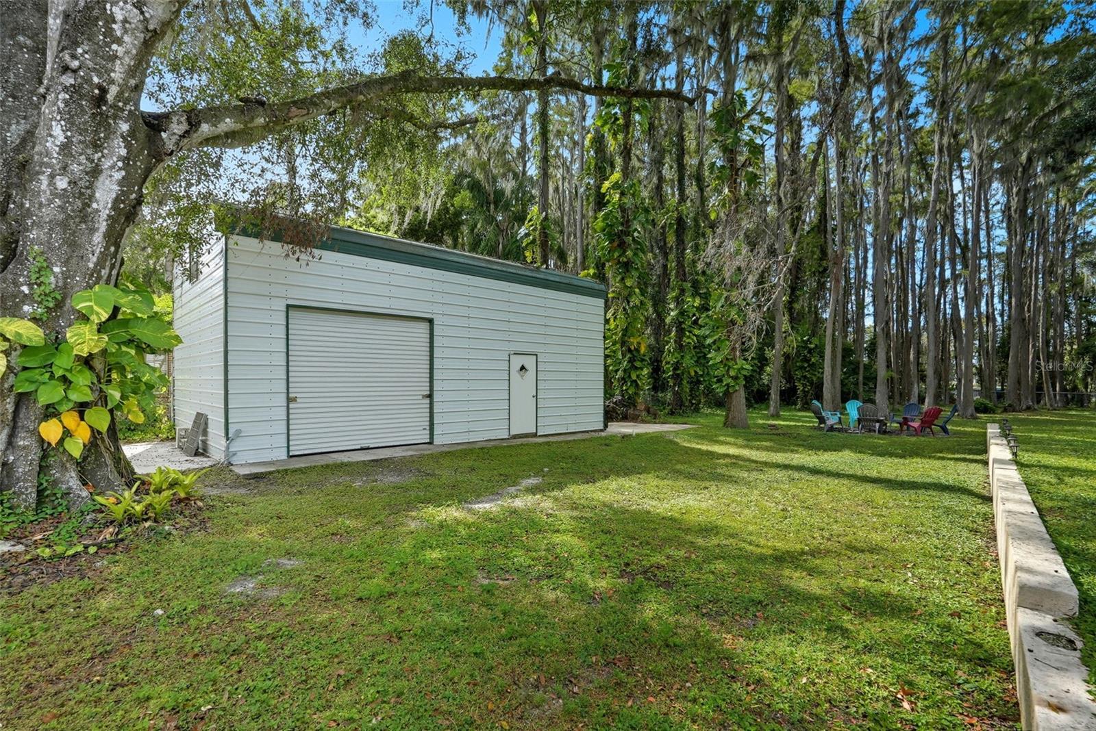 CONNERS LAKEFRONT ESTATE - Residential