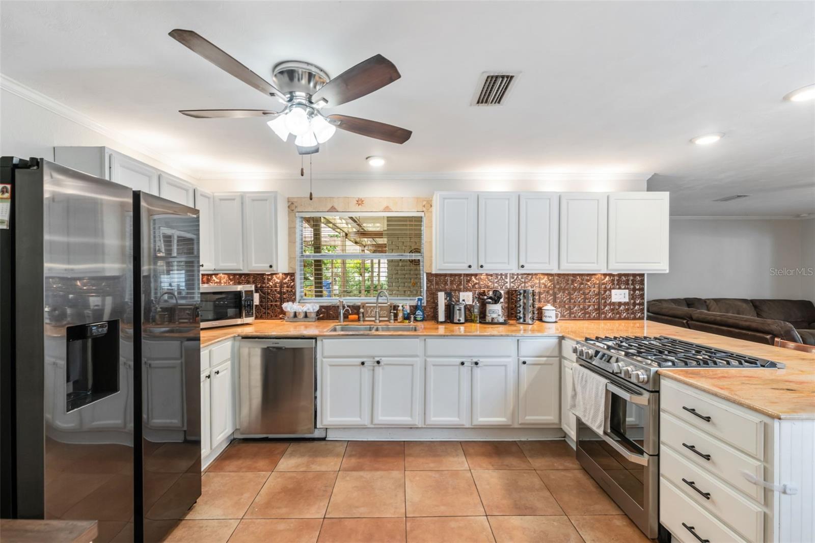 CONNERS LAKEFRONT ESTATE - Residential