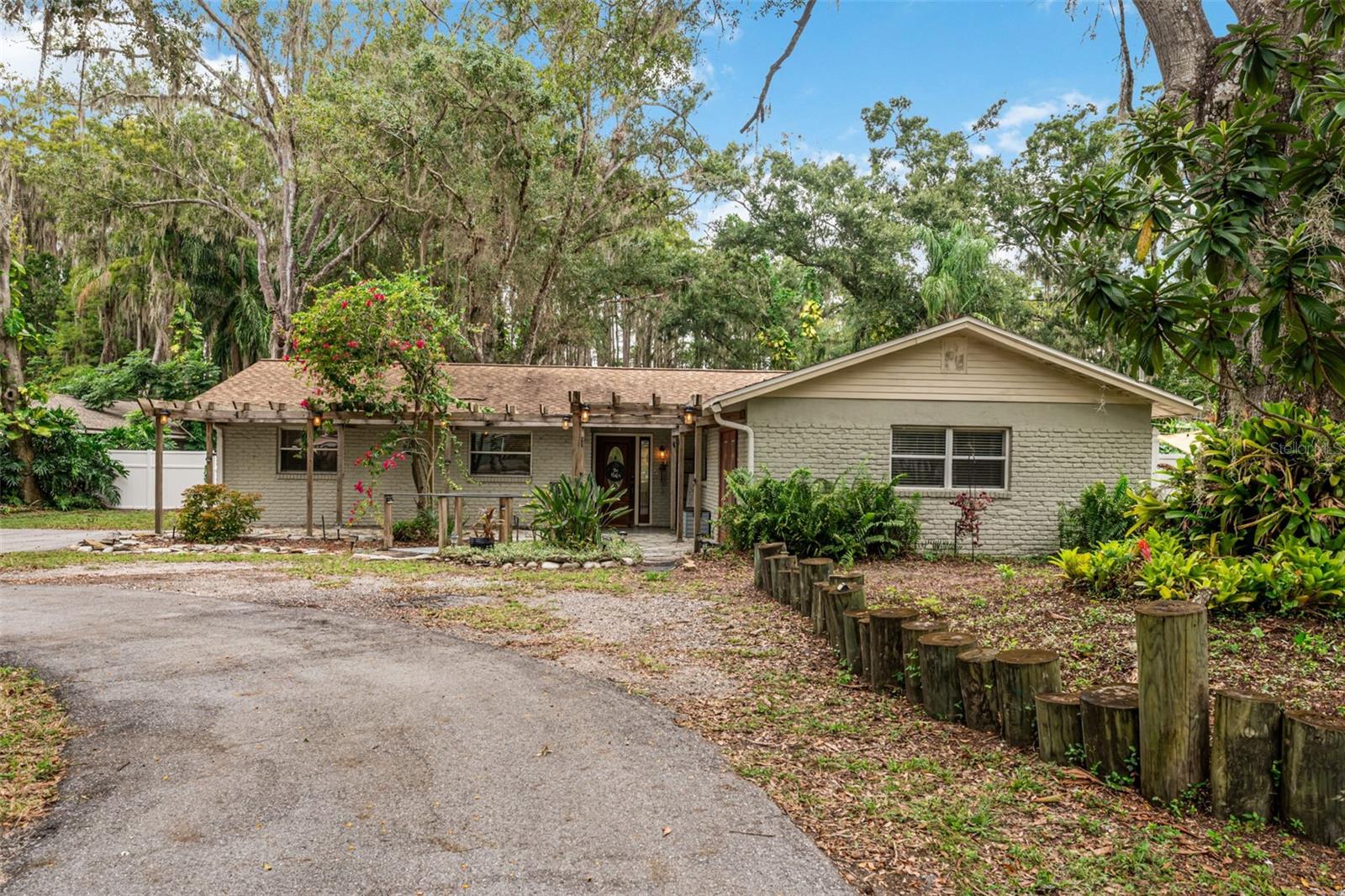 CONNERS LAKEFRONT ESTATE - Residential