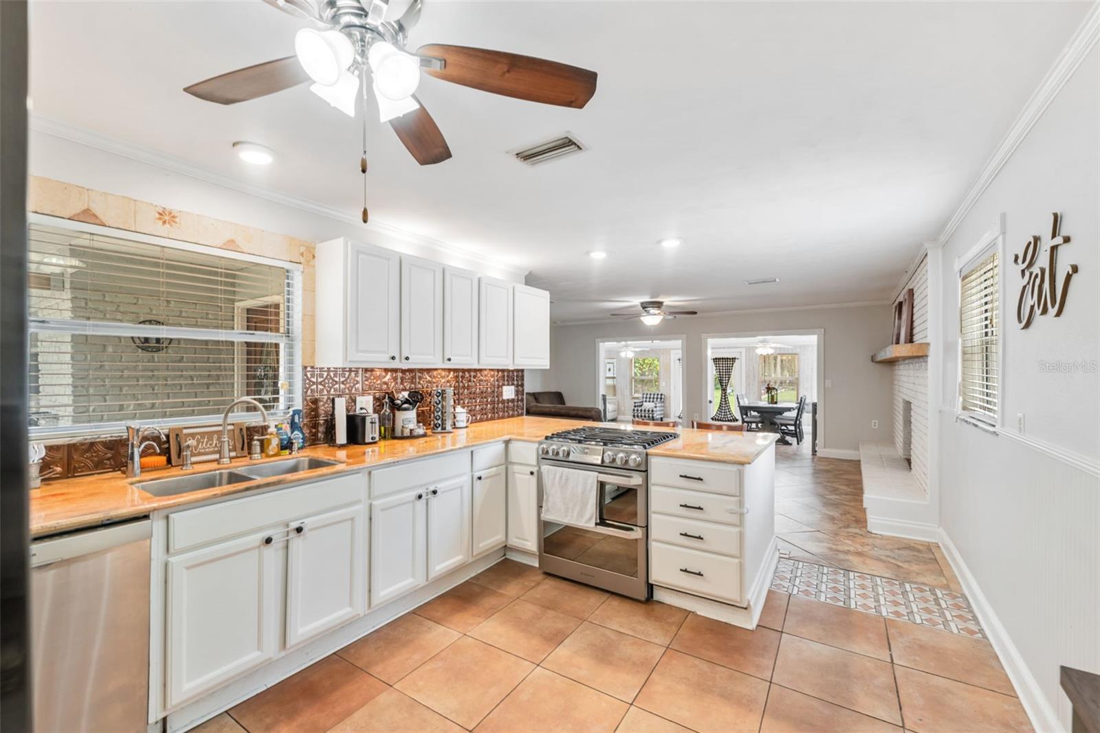CONNERS LAKEFRONT ESTATE - Residential