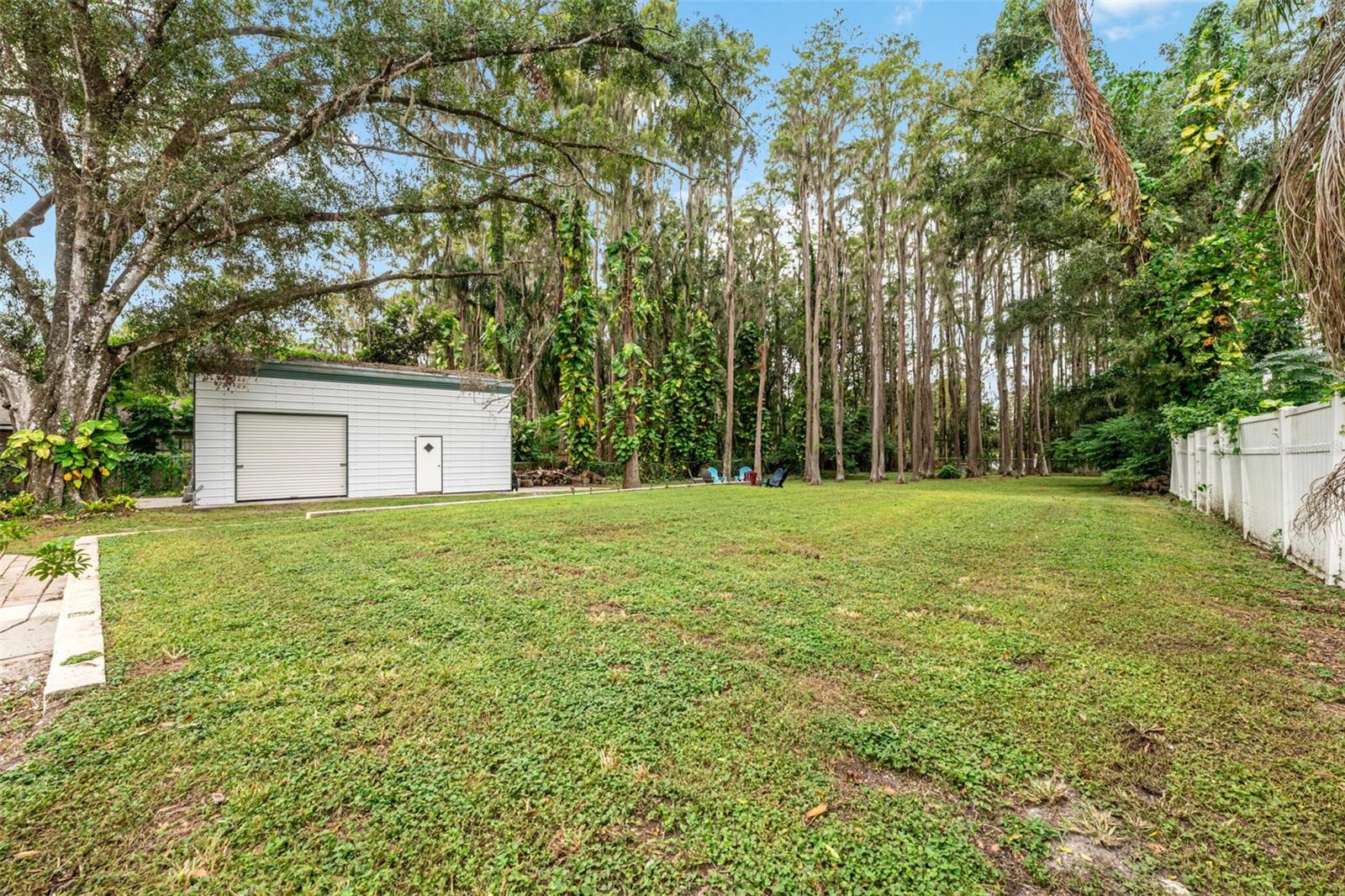 CONNERS LAKEFRONT ESTATE - Residential