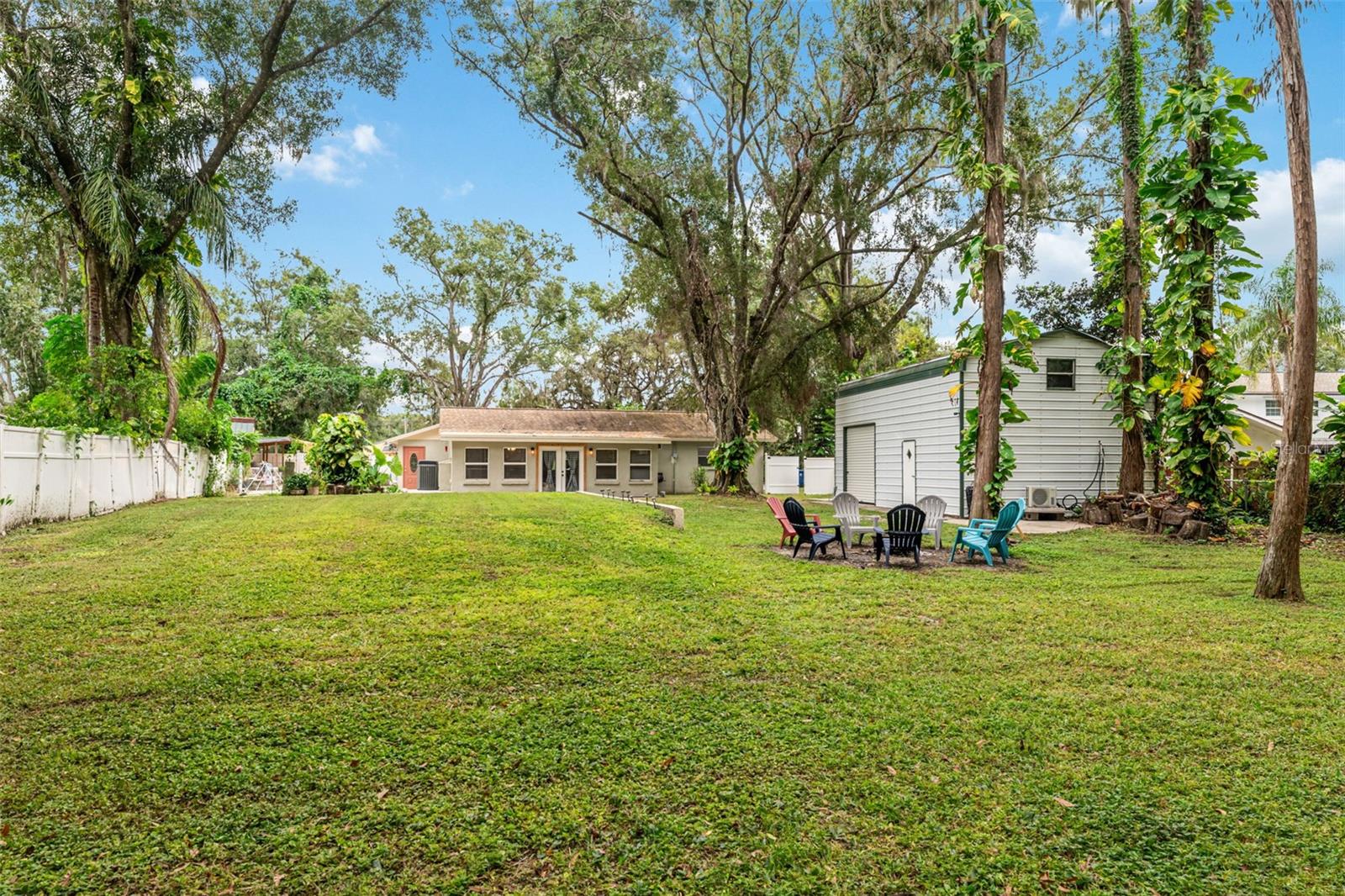 CONNERS LAKEFRONT ESTATE - Residential