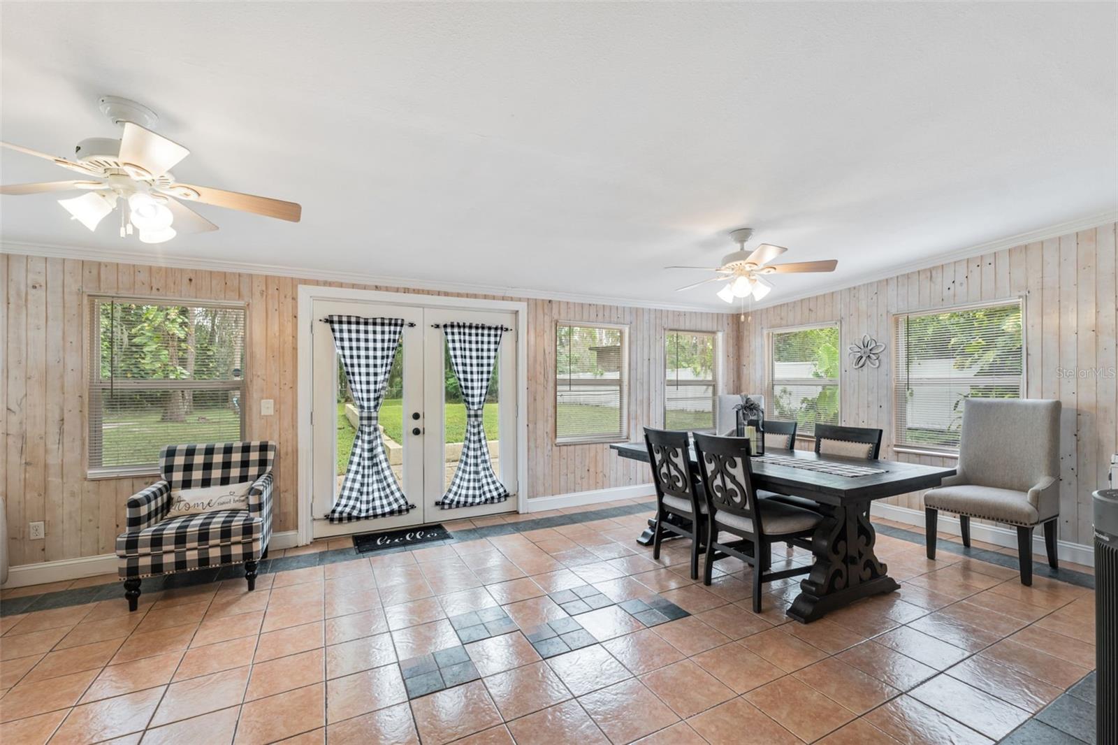 CONNERS LAKEFRONT ESTATE - Residential