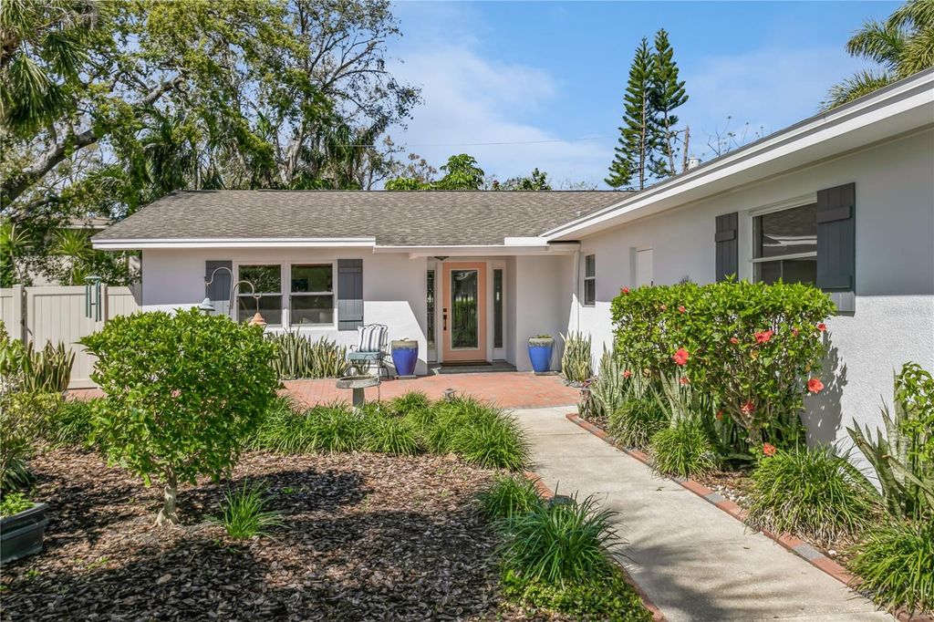 Photo of 126 Alora Street NE, St Petersburg, FL 33704 (MLS # TB8347674)