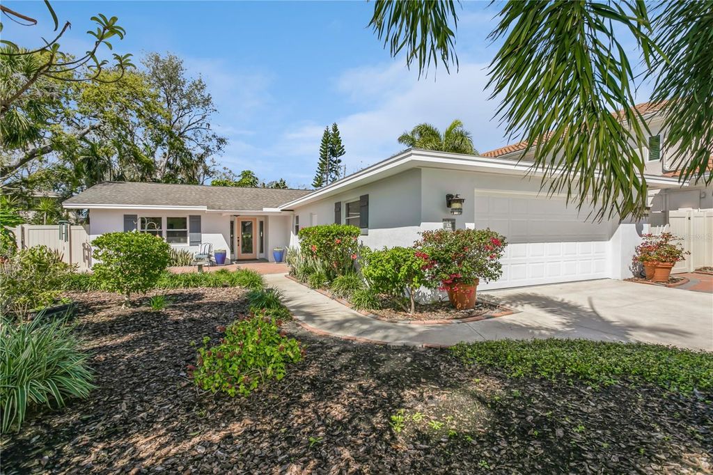 Photo of 126 Alora Street NE, St Petersburg, FL 33704 (MLS # TB8347674)