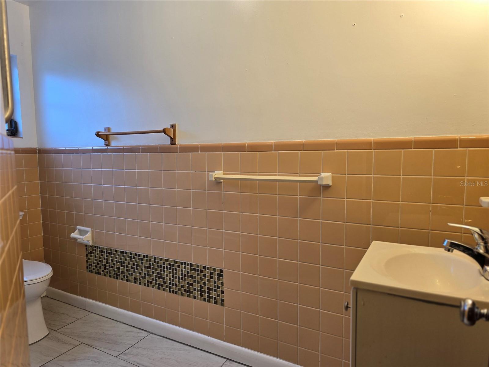ROYAL OAK MANOR - Residential Lease