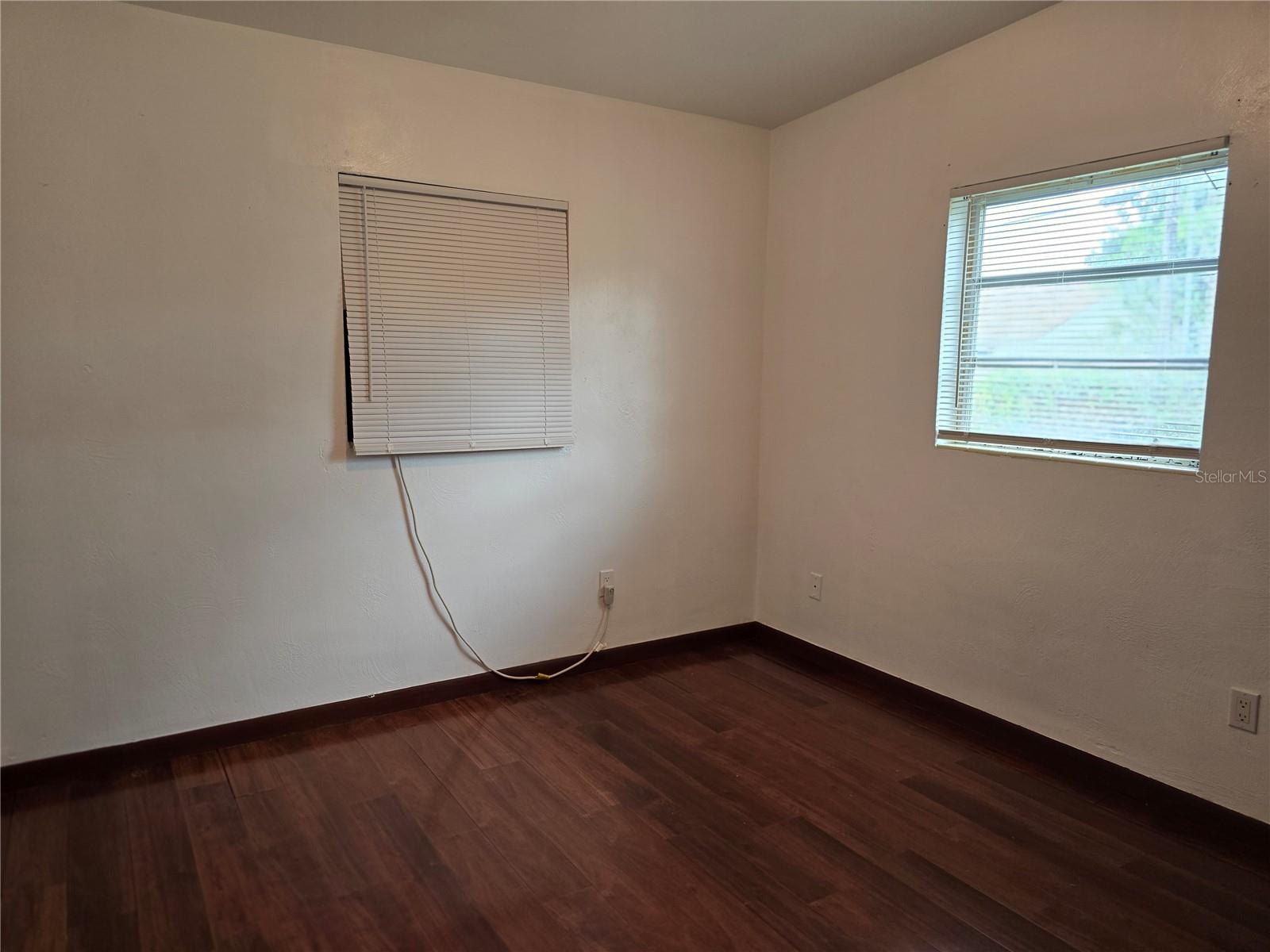 ROYAL OAK MANOR - Residential Lease