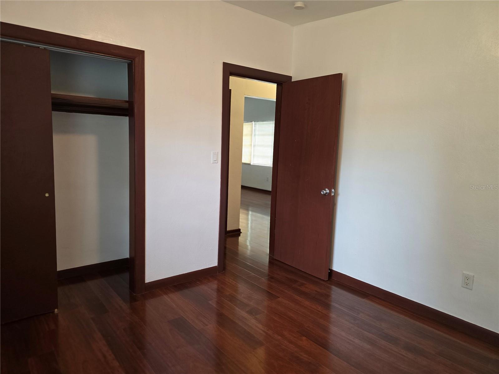 ROYAL OAK MANOR - Residential Lease