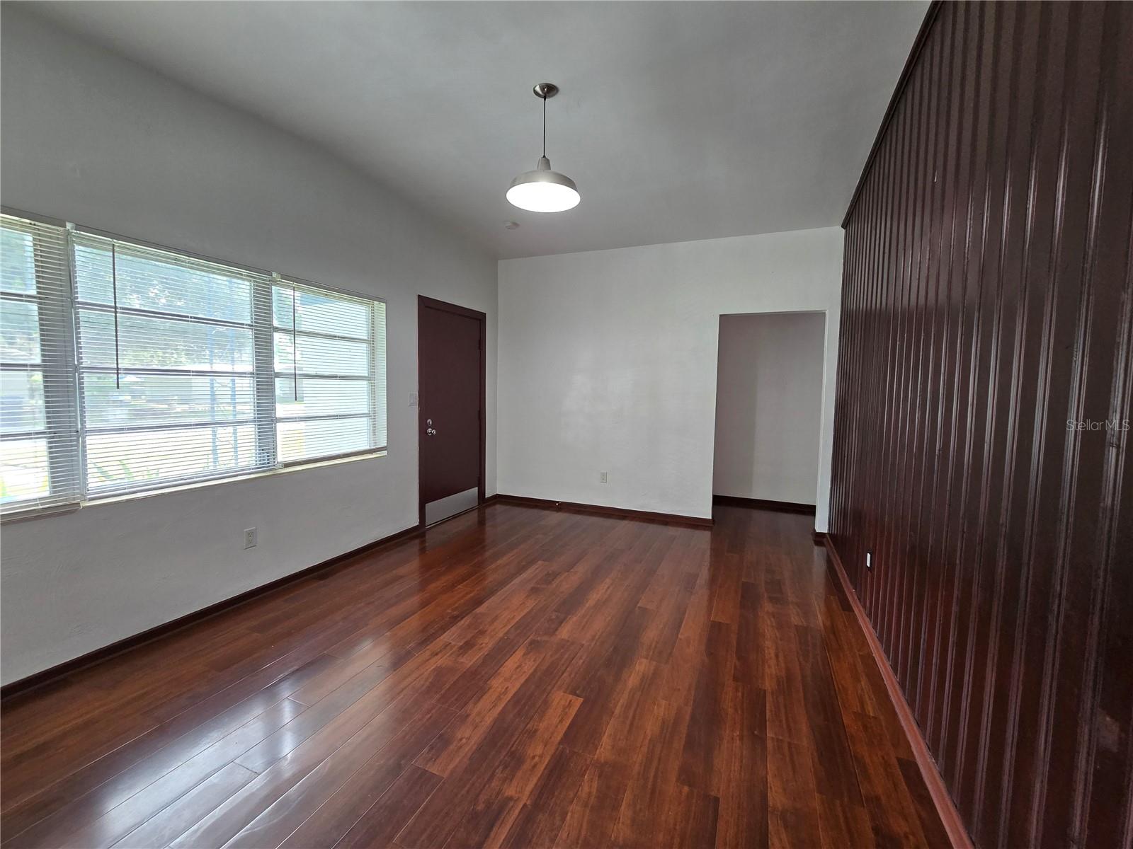 ROYAL OAK MANOR - Residential Lease