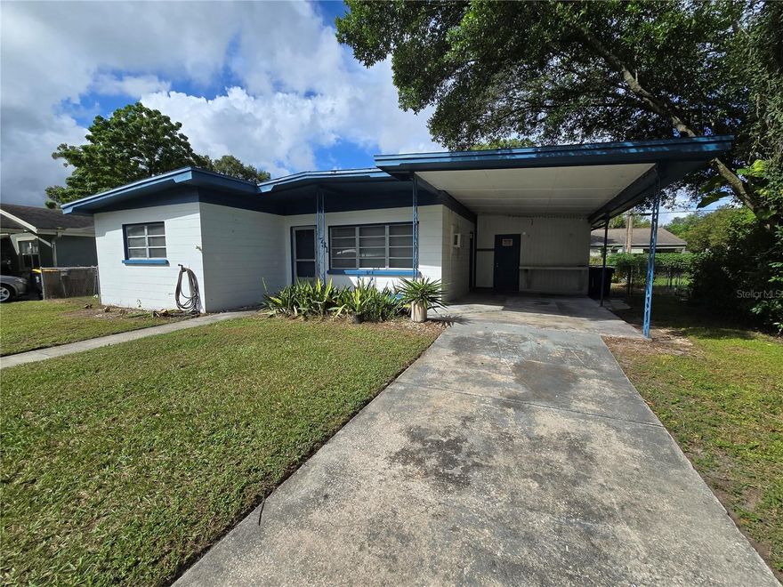~Adorable 3/1 Lakeland Residence Offered for Lease~
This centrally located home features spacious rooms, hardwood flooring, newly installed tile flooring in the kitchen and bathroom, newly installed subway tiling and tub in the bathroom, generous size living room, cozy kitchen with solid wood cabinetry, separate utility/storage room and a large fenced backyard. This property is convenient to public transportation, shopping, dining, medical/education facilities, and all that Lakeland has to offer!