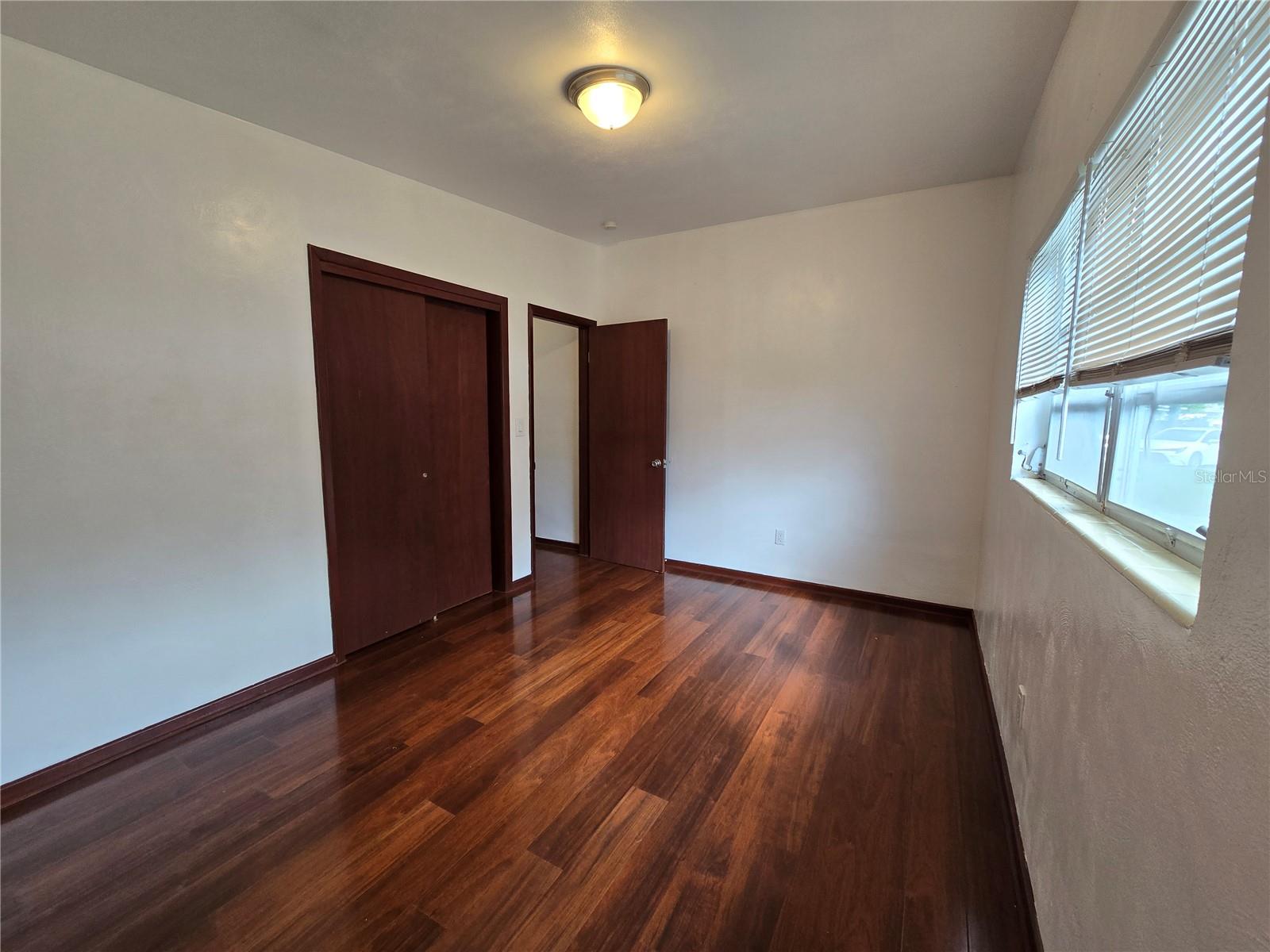 ROYAL OAK MANOR - Residential Lease