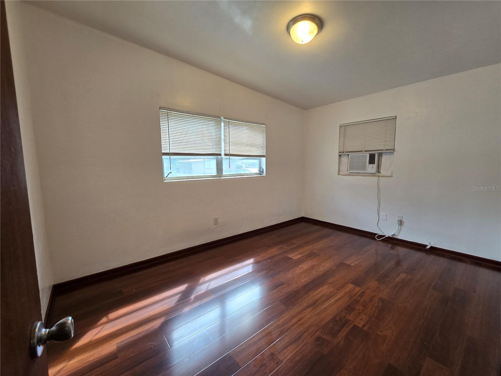 ROYAL OAK MANOR - Residential Lease