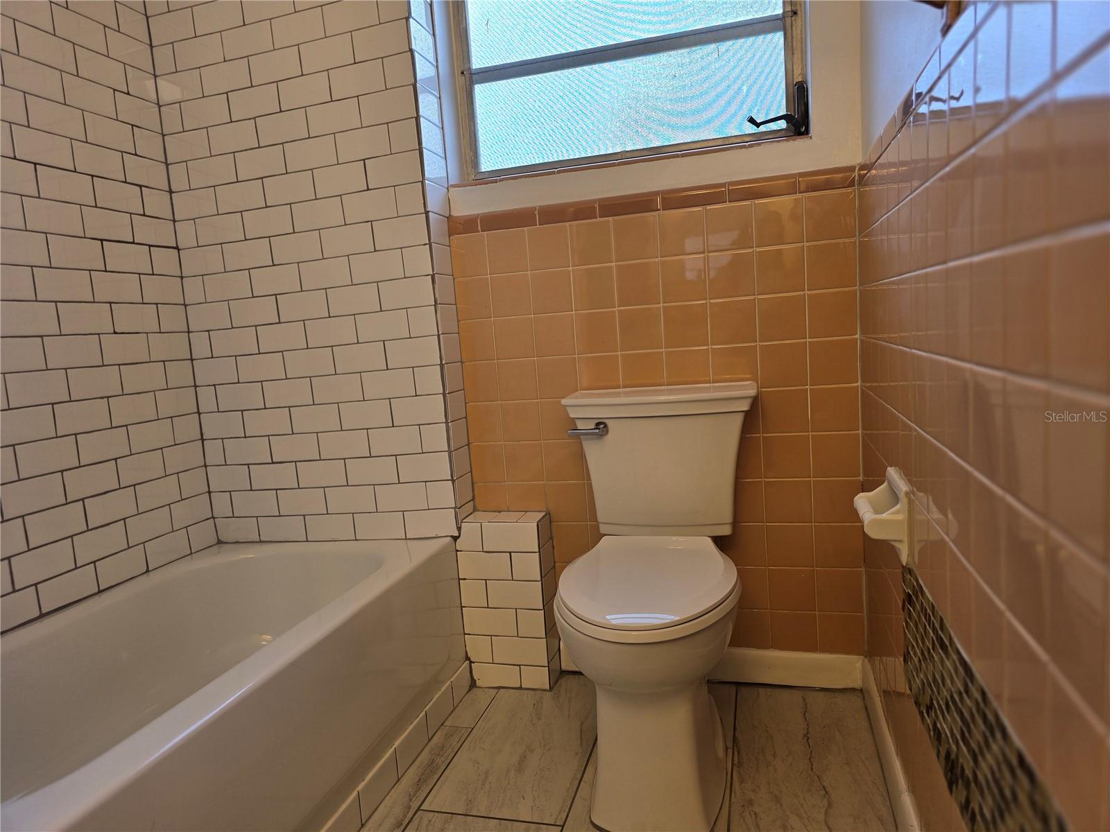 ROYAL OAK MANOR - Residential Lease