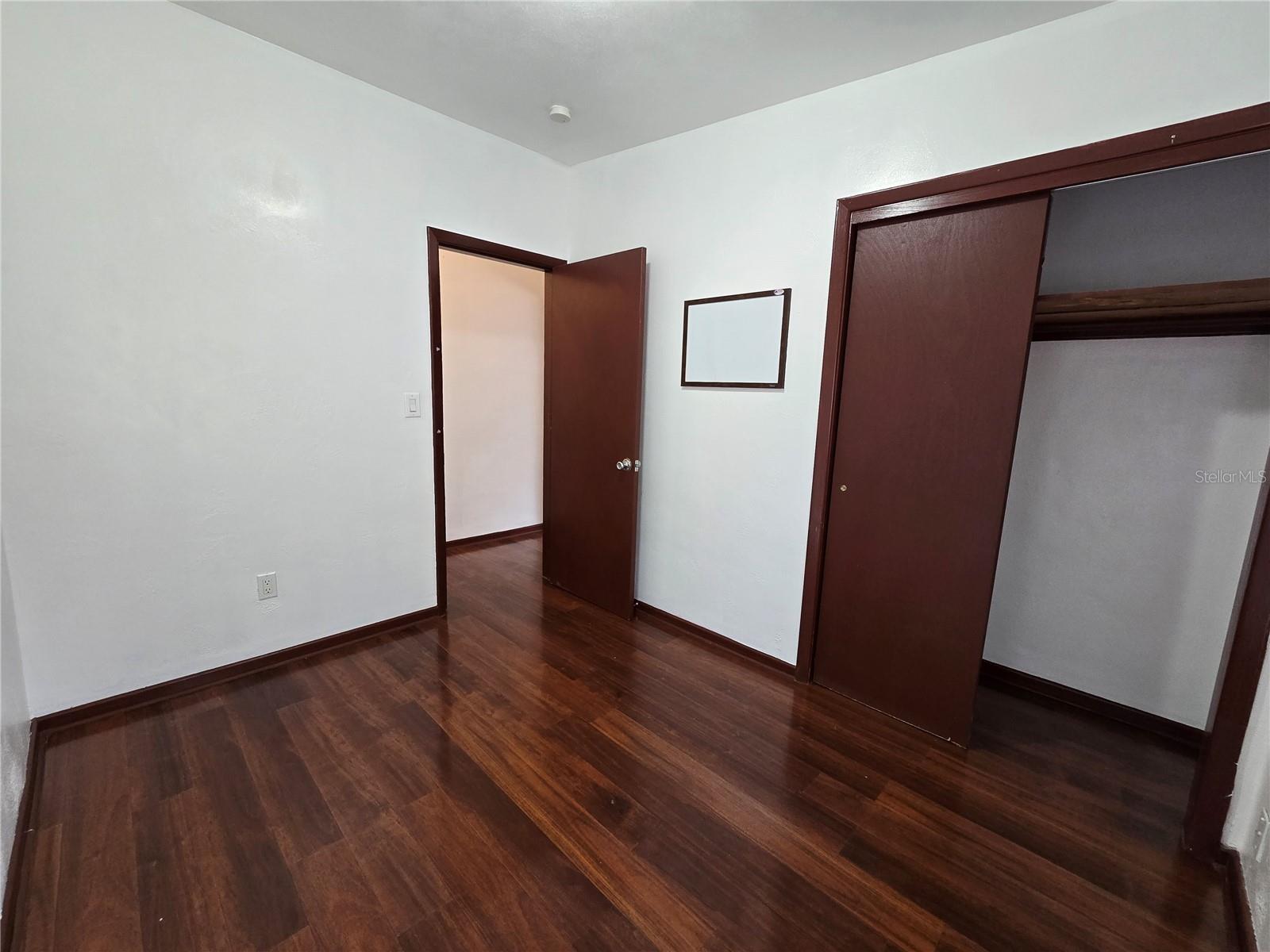 ROYAL OAK MANOR - Residential Lease