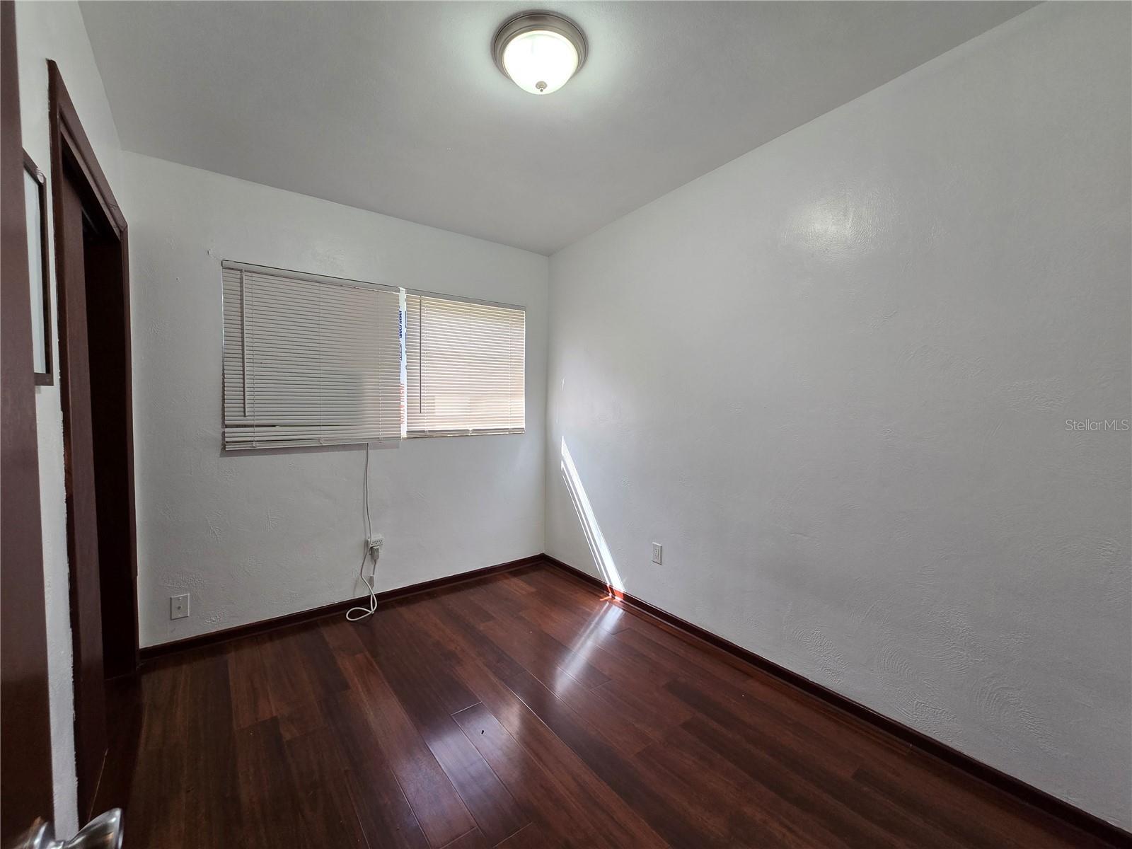 ROYAL OAK MANOR - Residential Lease