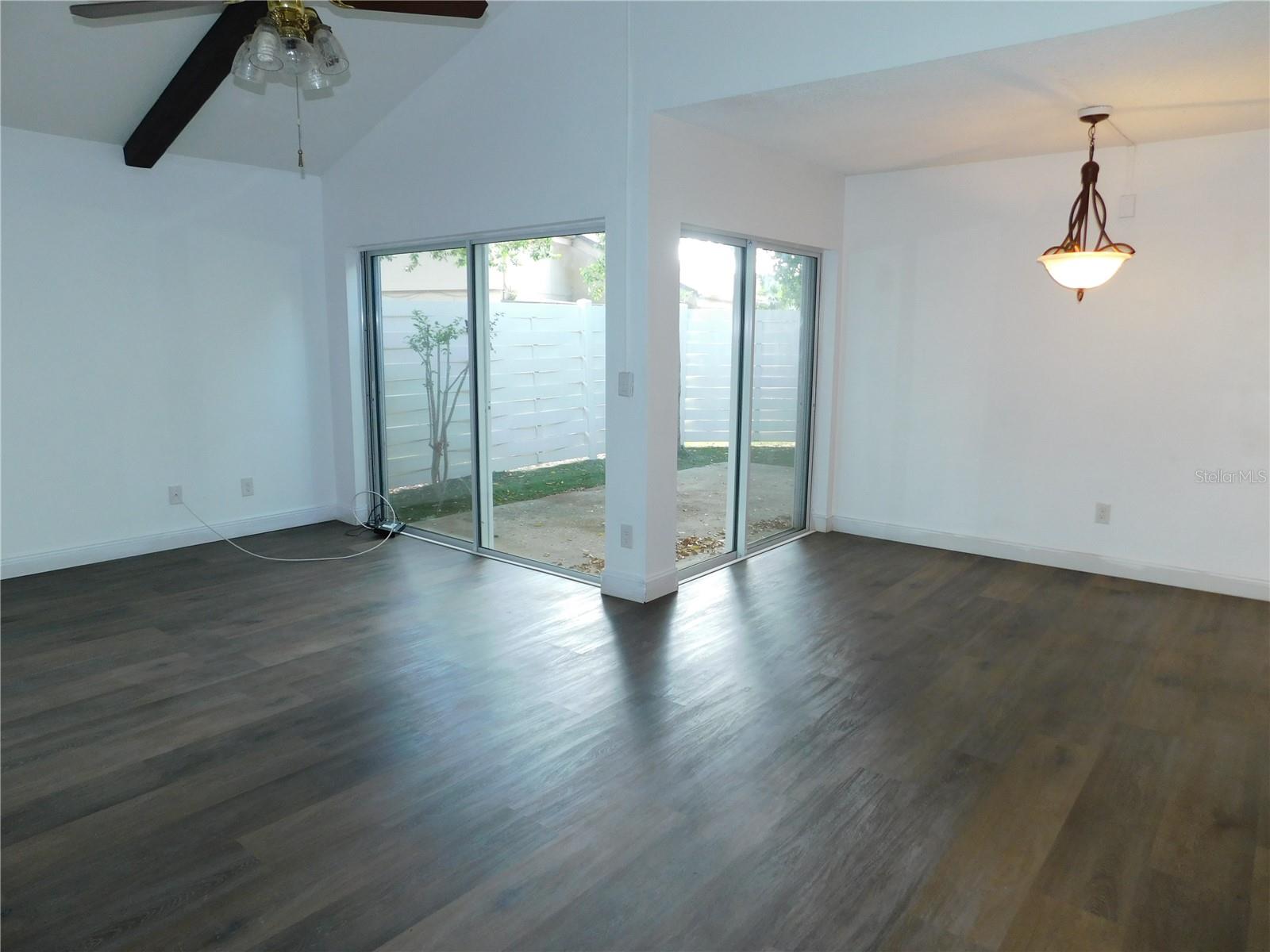 2561 FOREST RUN COURT