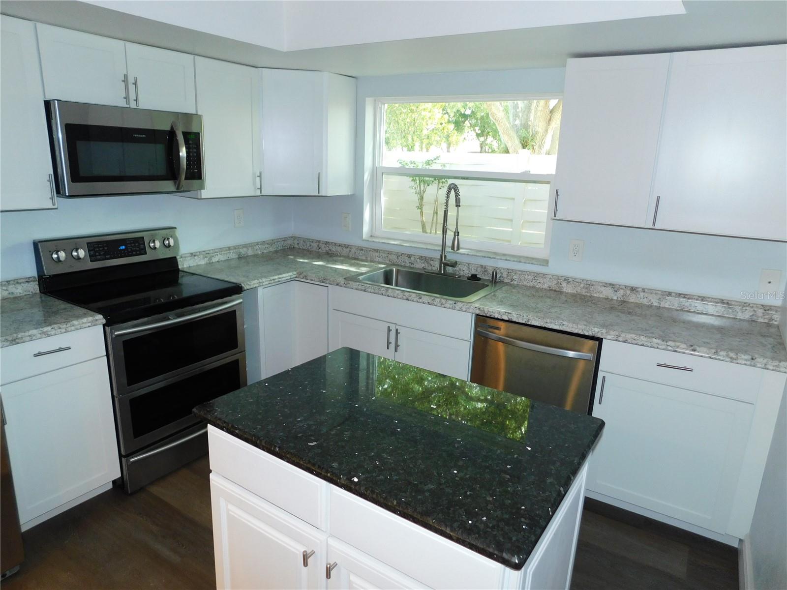 2561 FOREST RUN COURT
