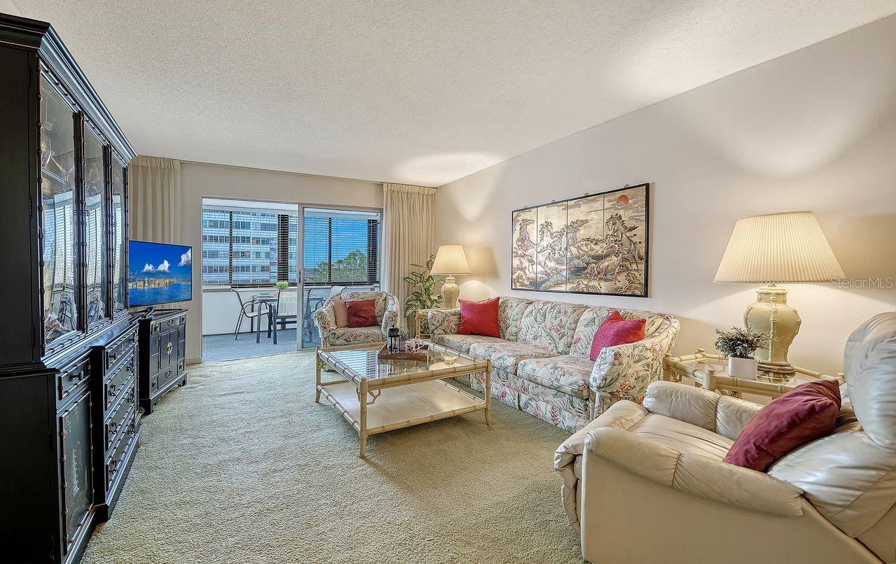 1125 W PEPPERTREE DRIVE 302