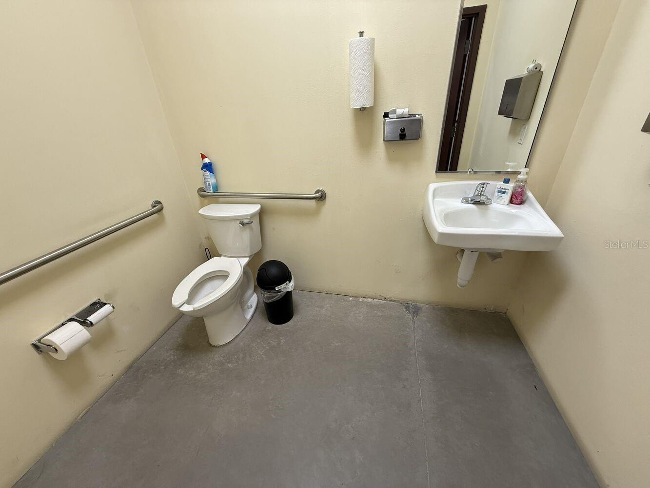 OCALA AIRPORT COMMERCE CENTER - Commercial Lease