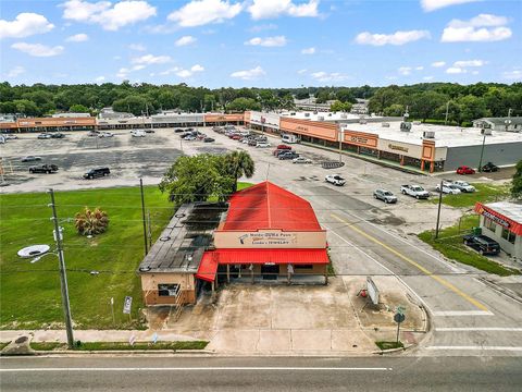 Photo of 324 S Main Street, Wildwood, FL 34785 (MLS # G5084002)