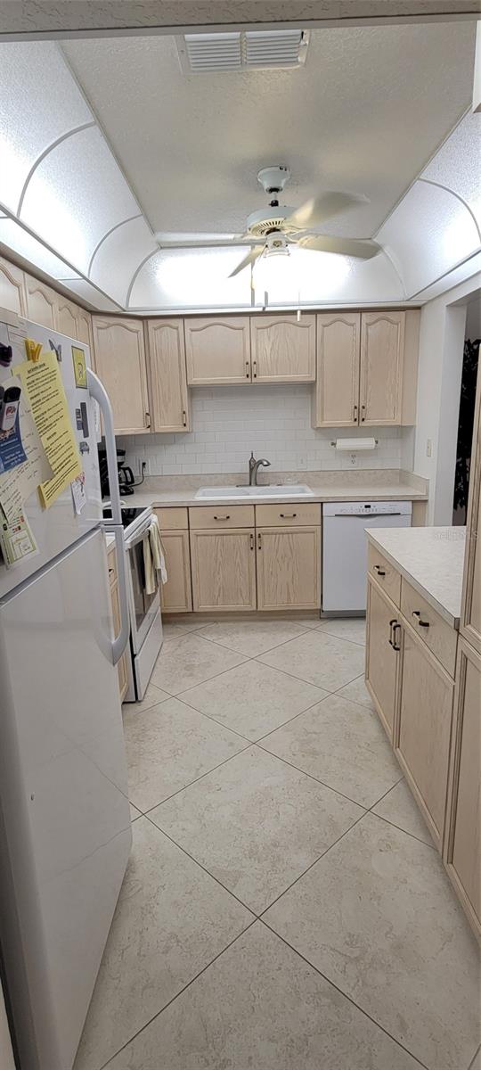 FAIRWAYS OF CAPRI PH 3 - Residential Lease