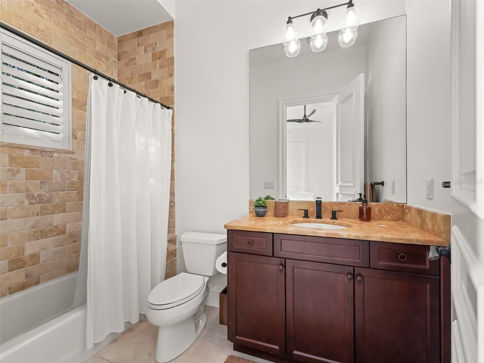 GOLDEN OCALA UN 01 - Residential