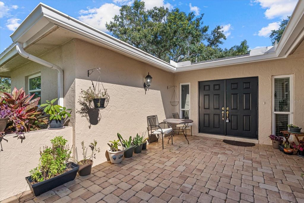 Photo of 6916 W Country Club Drive N #9B, Sarasota, FL 34243 (MLS # A4657047)