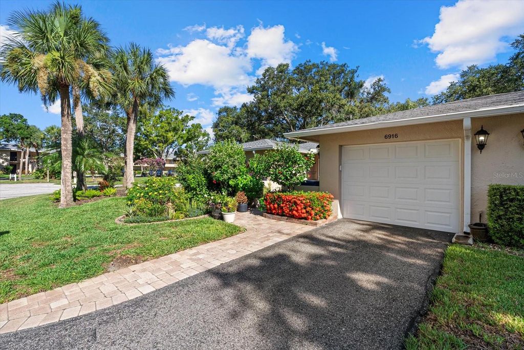 Photo of 6916 W Country Club Drive N #9B, Sarasota, FL 34243 (MLS # A4657047)