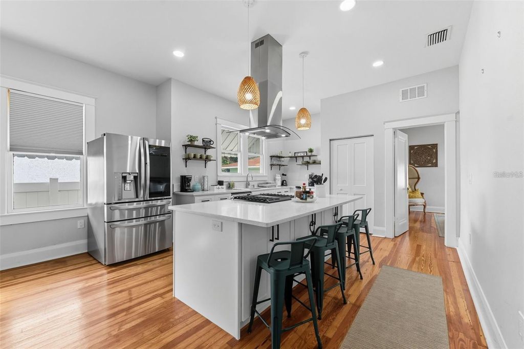 Photo of 2131 W Cypress Street, Tampa, FL 33606 (MLS # TB8480028)