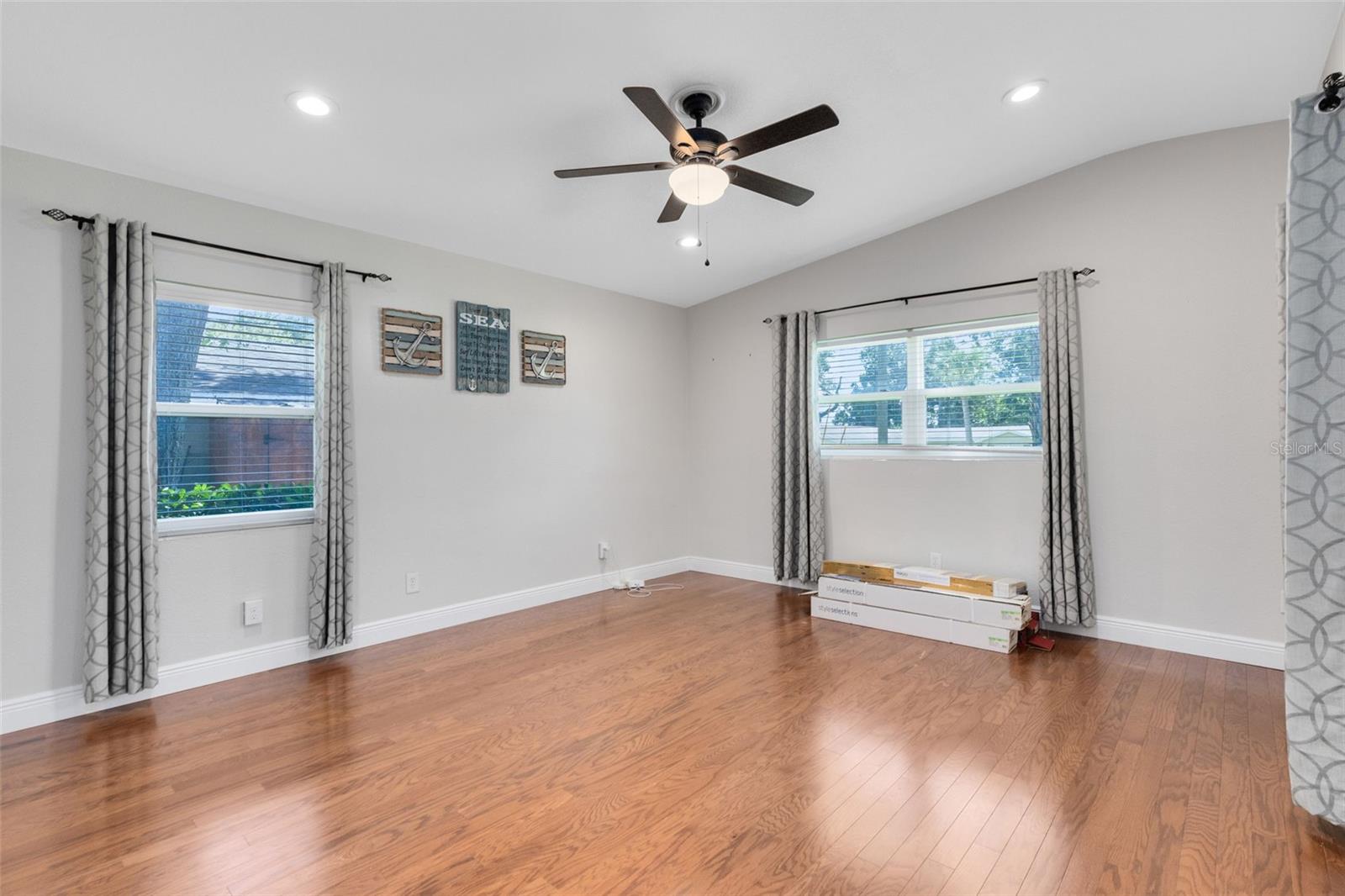 OAKLAND SHORES - Residential