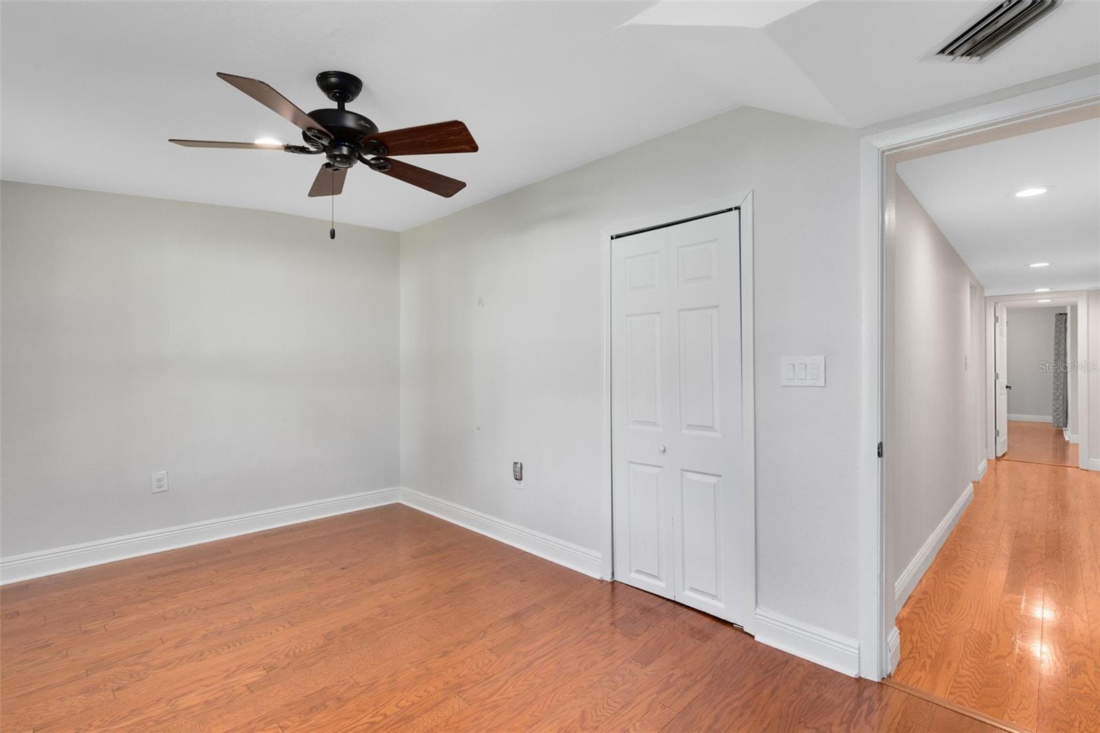 OAKLAND SHORES - Residential