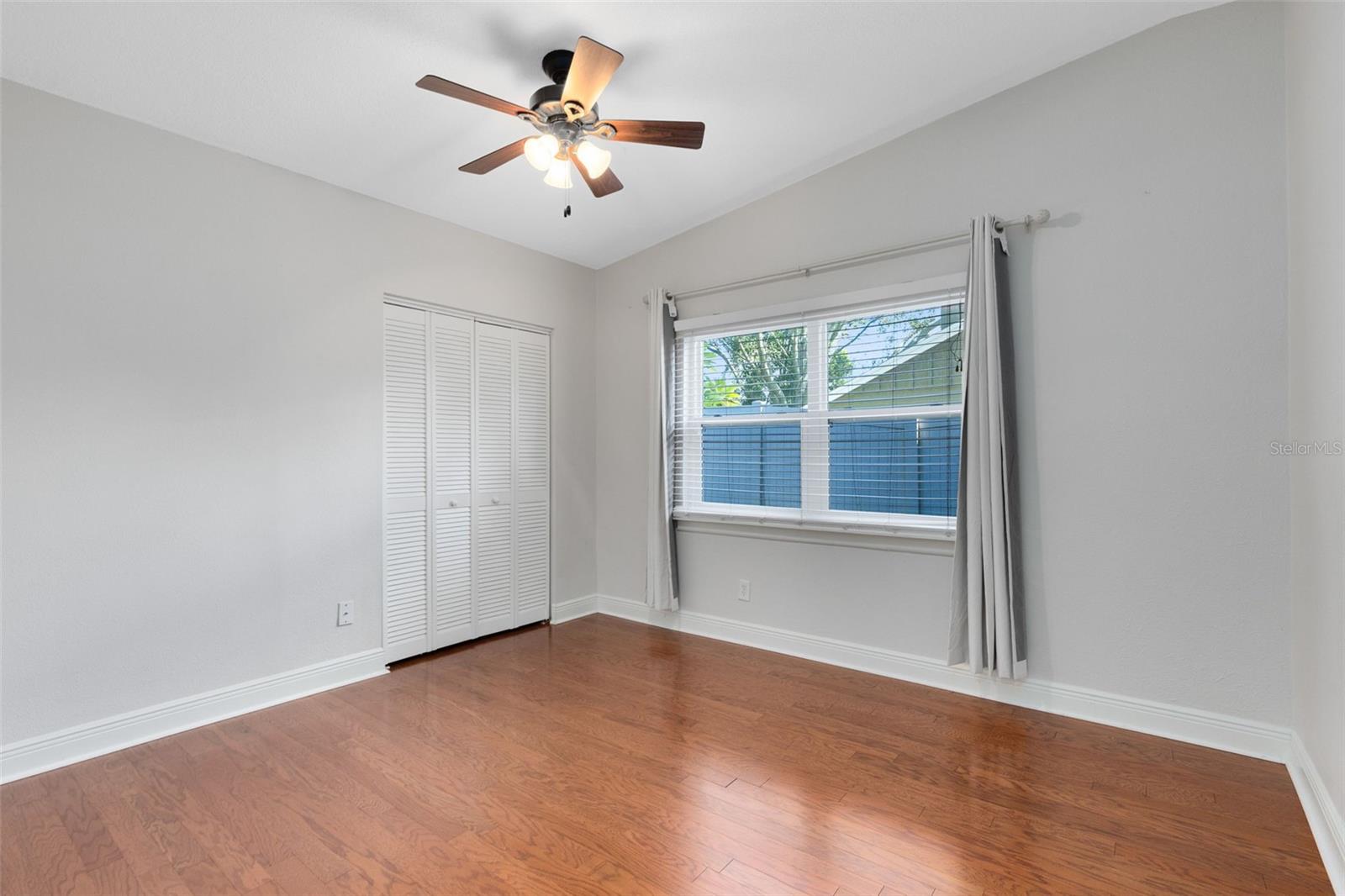 OAKLAND SHORES - Residential