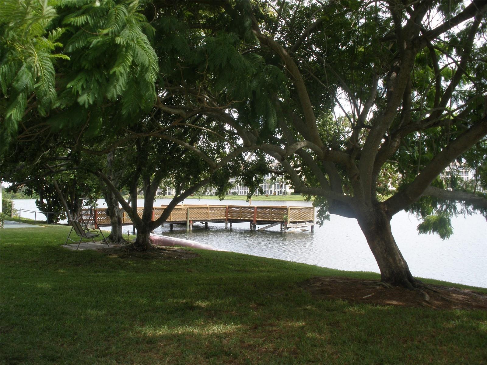 BAYSHORE ON THE LAKE APTS II SEC 3 - Residential