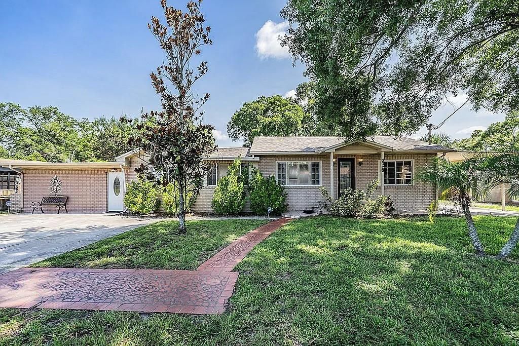 Photo of 3323 W Walnut Street, Tampa, FL 33607 (MLS # TB8443262)
