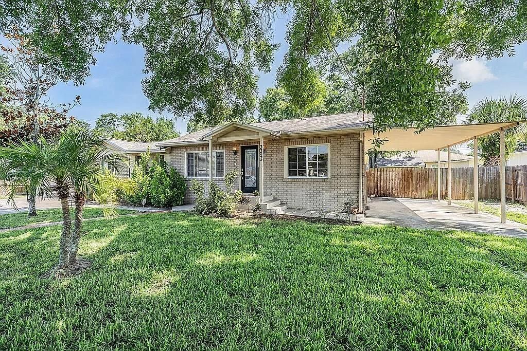 Photo of 3323 W Walnut Street, Tampa, FL 33607 (MLS # TB8443262)