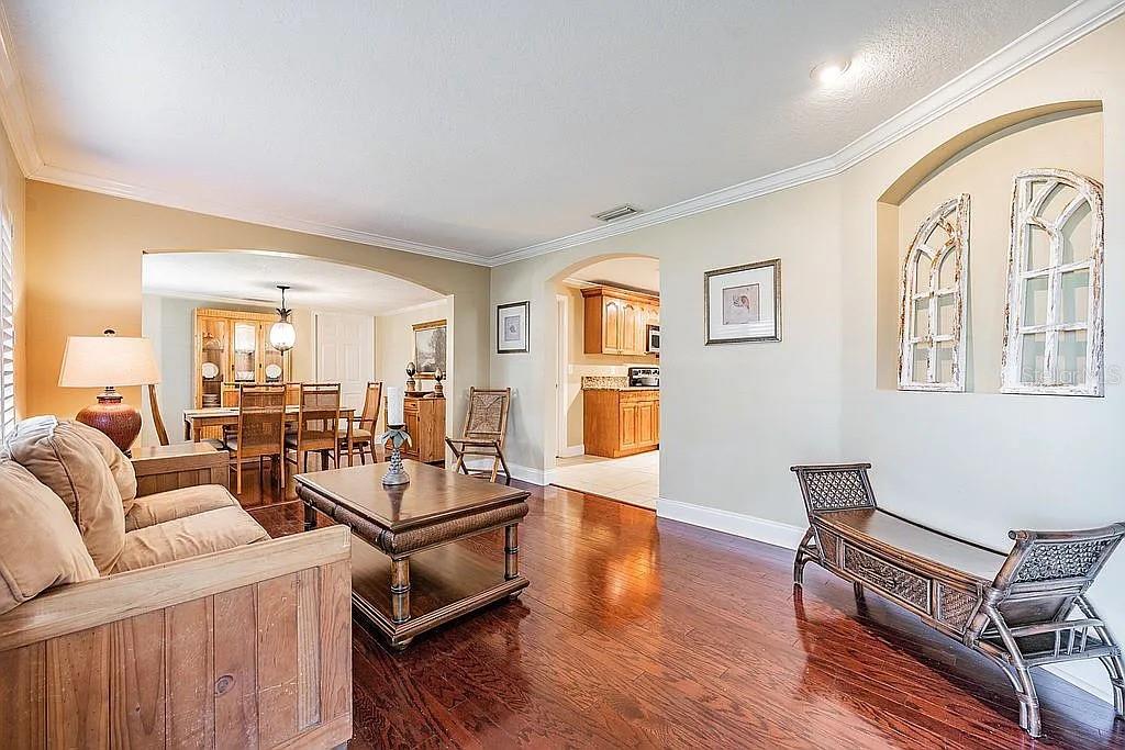 3323 W WALNUT STREET