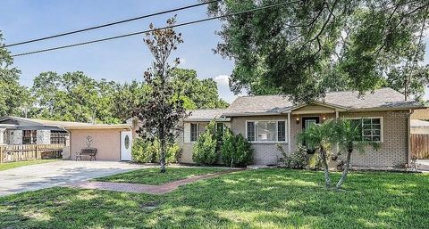 Photo of 3323 W Walnut Street, Tampa, FL 33607 (MLS # TB8443262) Photo of 3323 W Walnut Street, Tampa, FL 33607 (MLS # TB8443262)