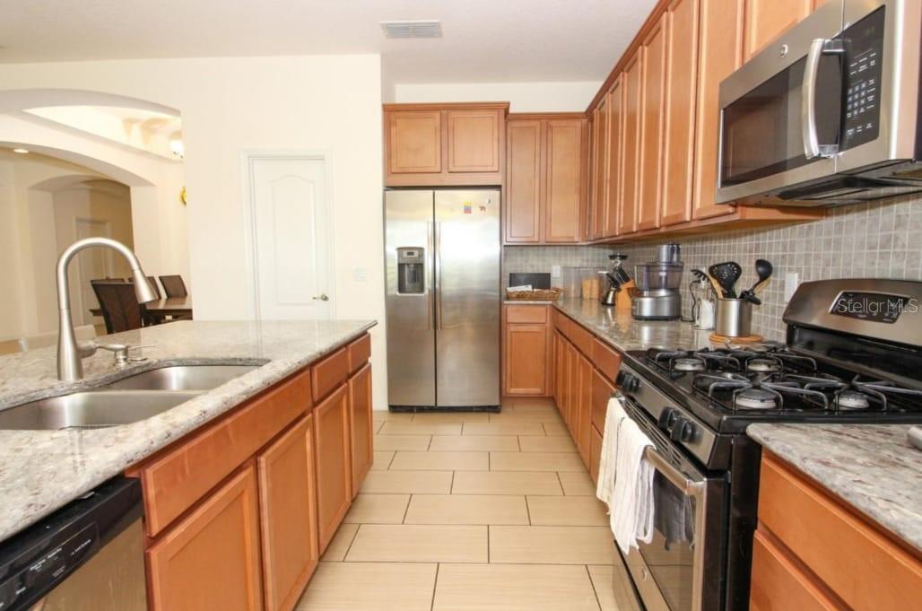 WEST LAKE HANCOCK ESTATES - Residential Lease