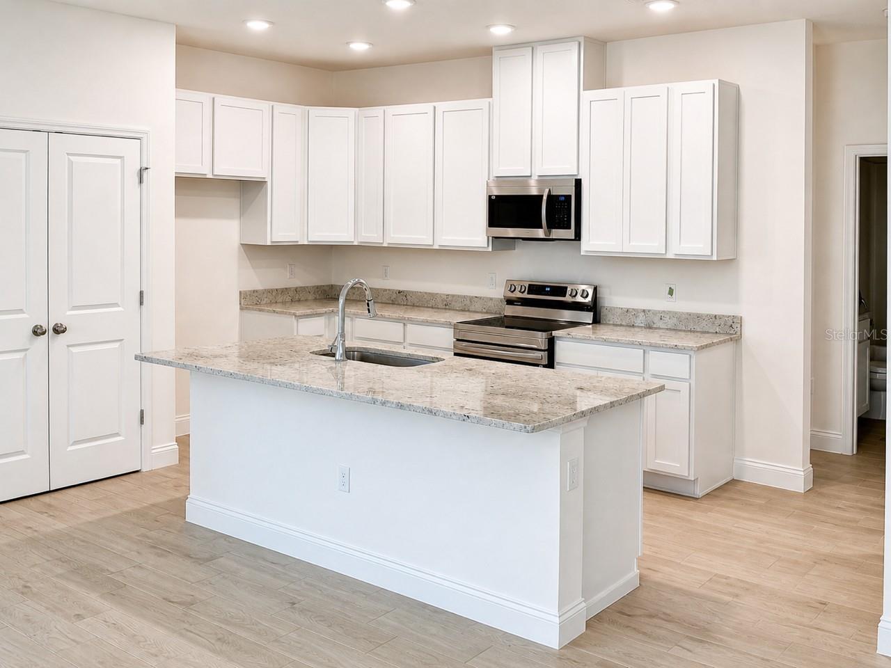 808 SUNSHOWER DRIVE
