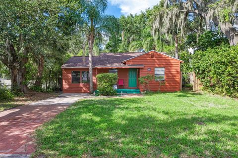 Photo of 8006 N Temple Place, Tampa, FL 33617 (MLS # TB8405465)