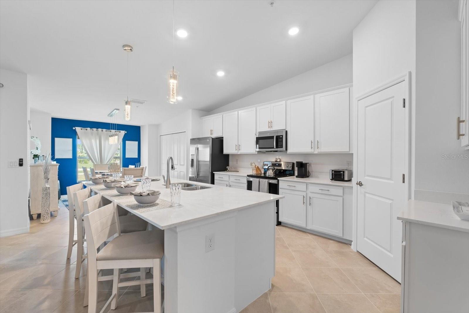 WELLEN PARK GOLF AND COUNTRY CLUB - Residential Lease