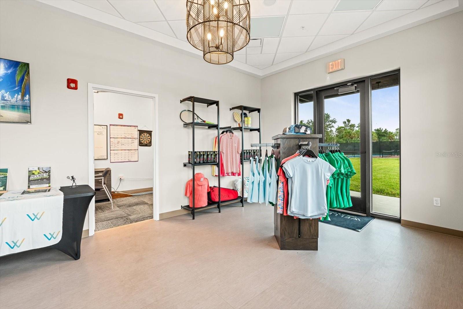 WELLEN PARK GOLF AND COUNTRY CLUB - Residential Lease