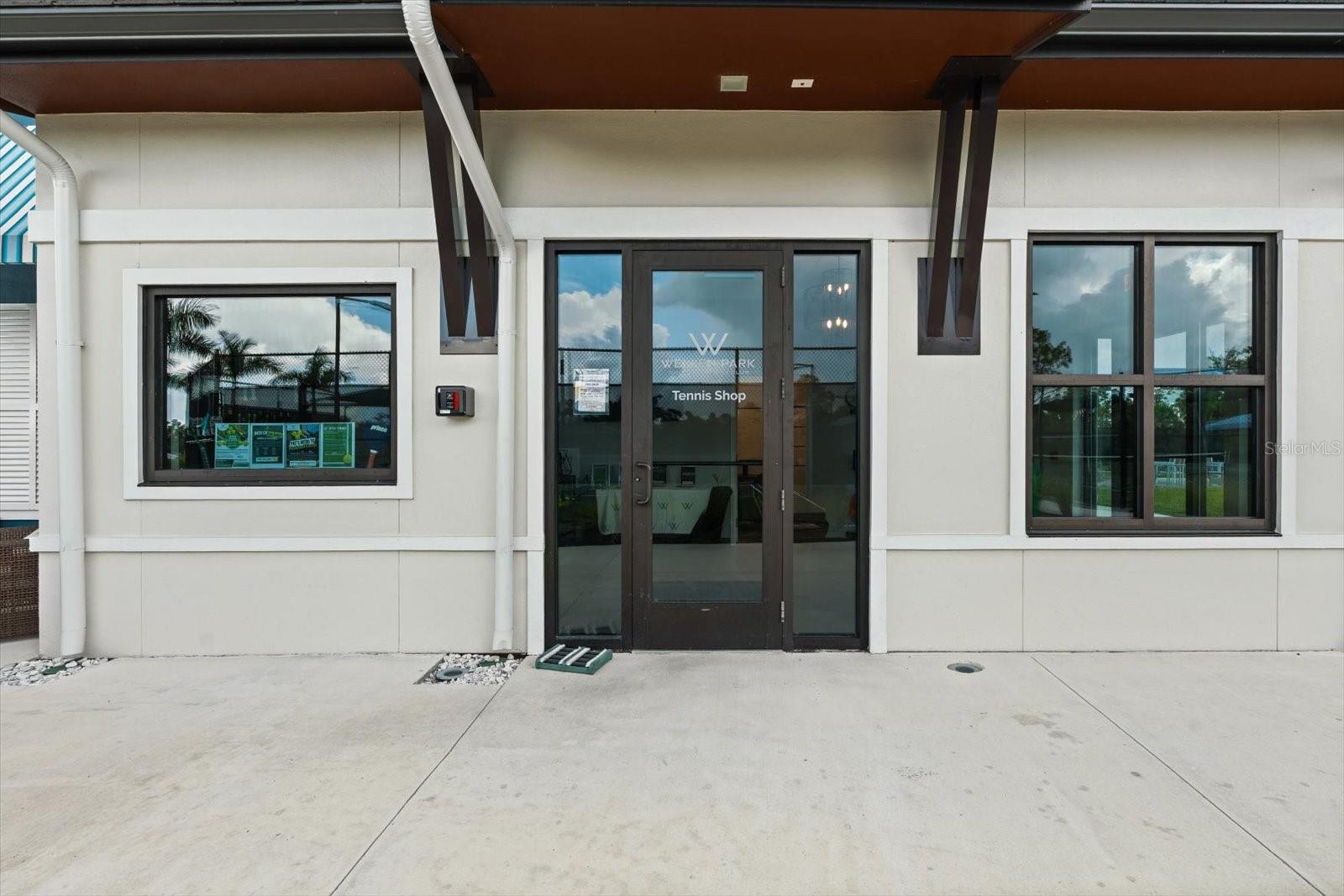 WELLEN PARK GOLF AND COUNTRY CLUB - Residential Lease