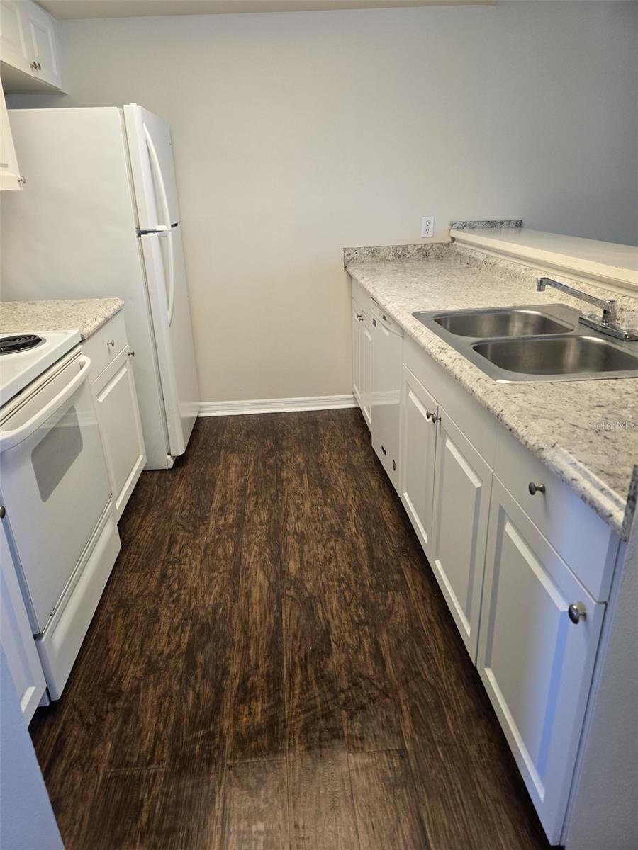 GARDEN SQUARE CONDO PH X - Residential Lease