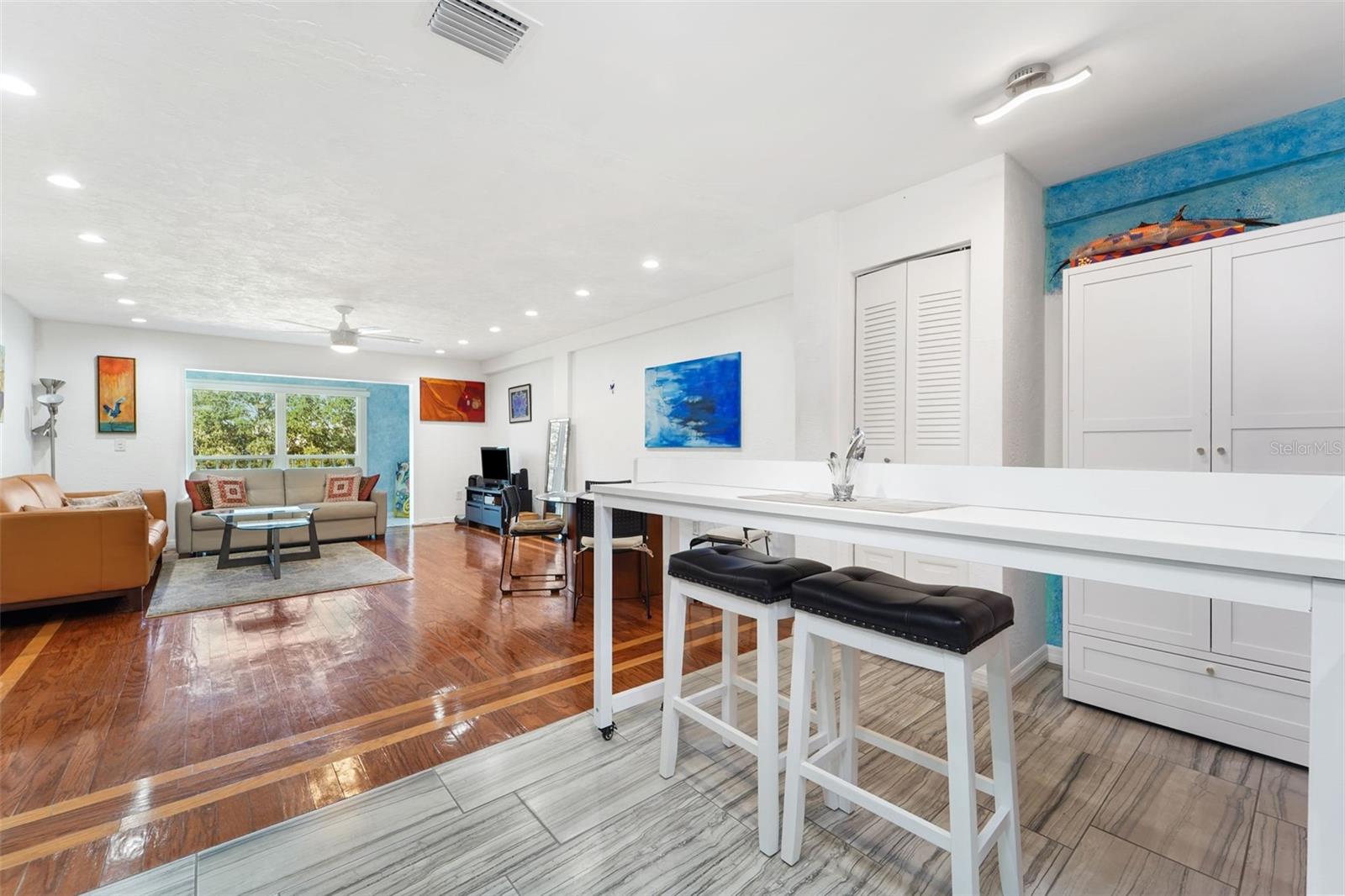 RACQUET CLUB NORTHEAST CONDO THE - Residential