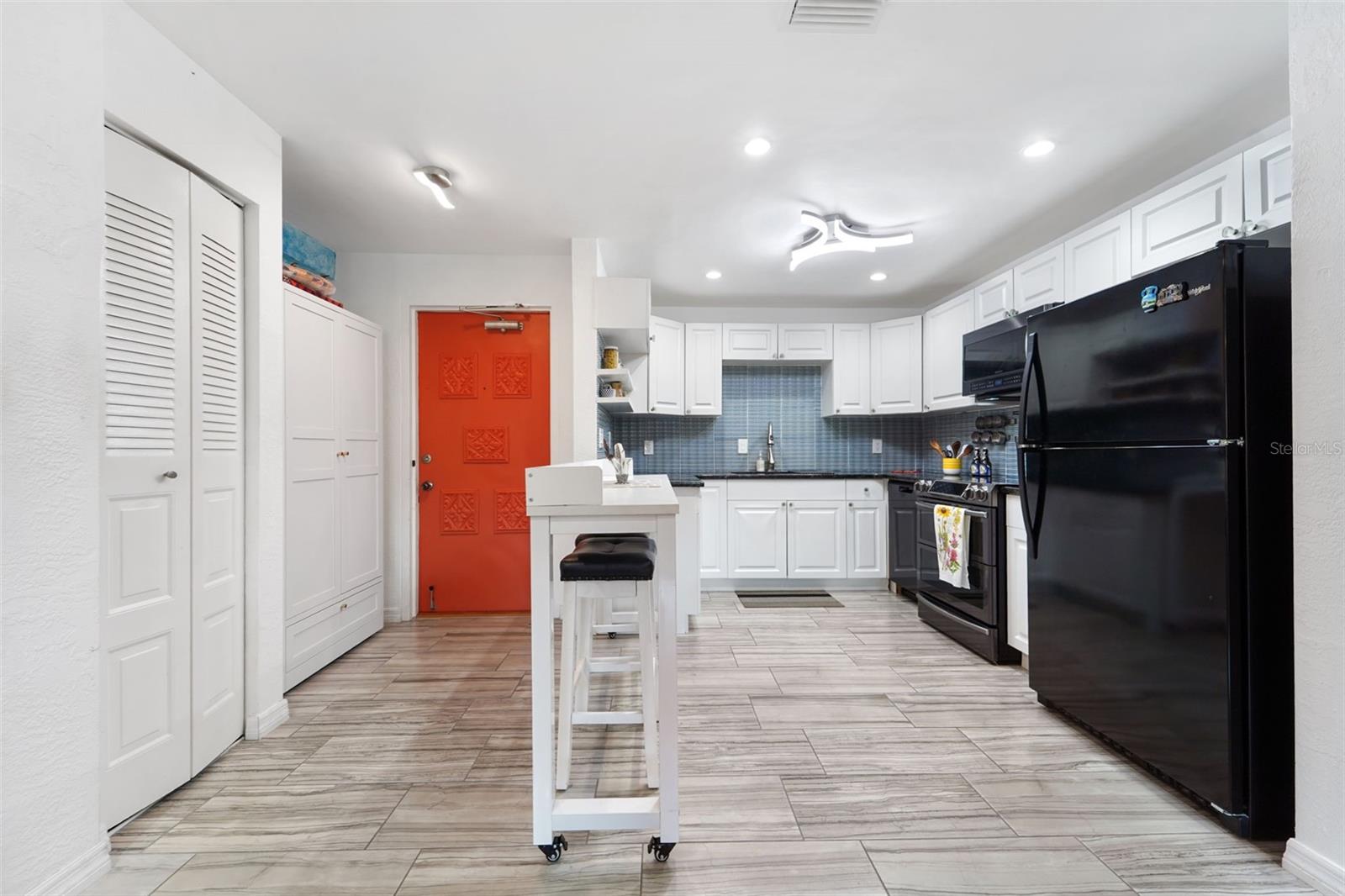 RACQUET CLUB NORTHEAST CONDO THE - Residential