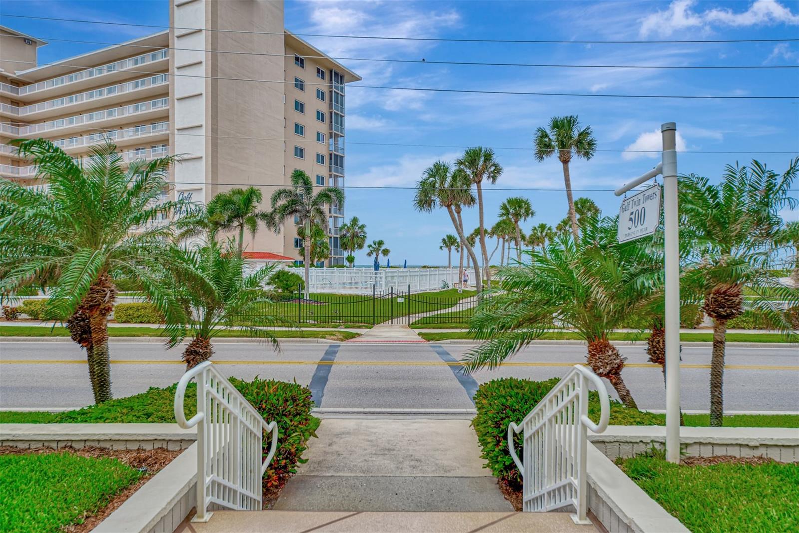 GULF TWIN TOWERS - Residential