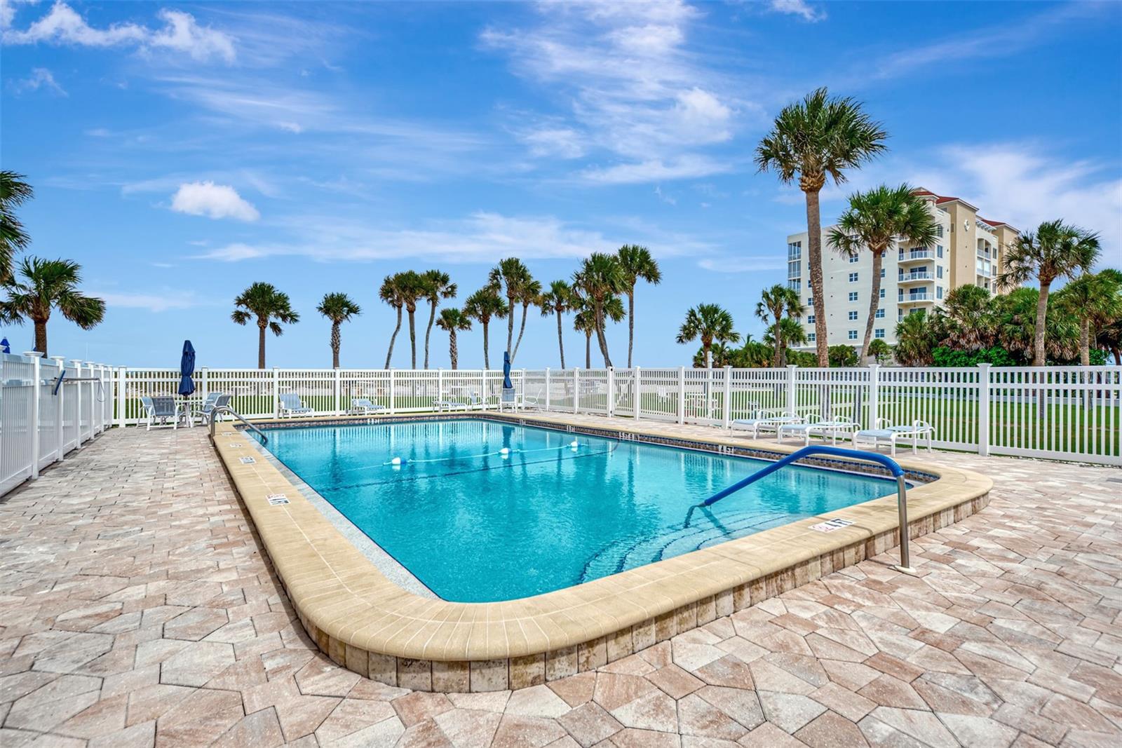 GULF TWIN TOWERS - Residential