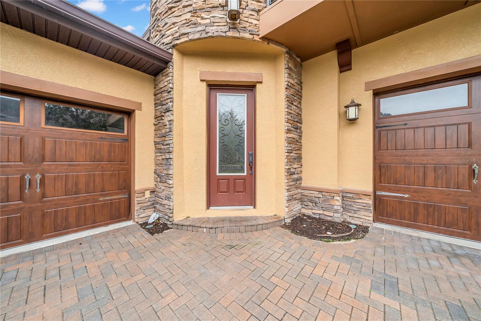 10011 HAZELNUT COURT