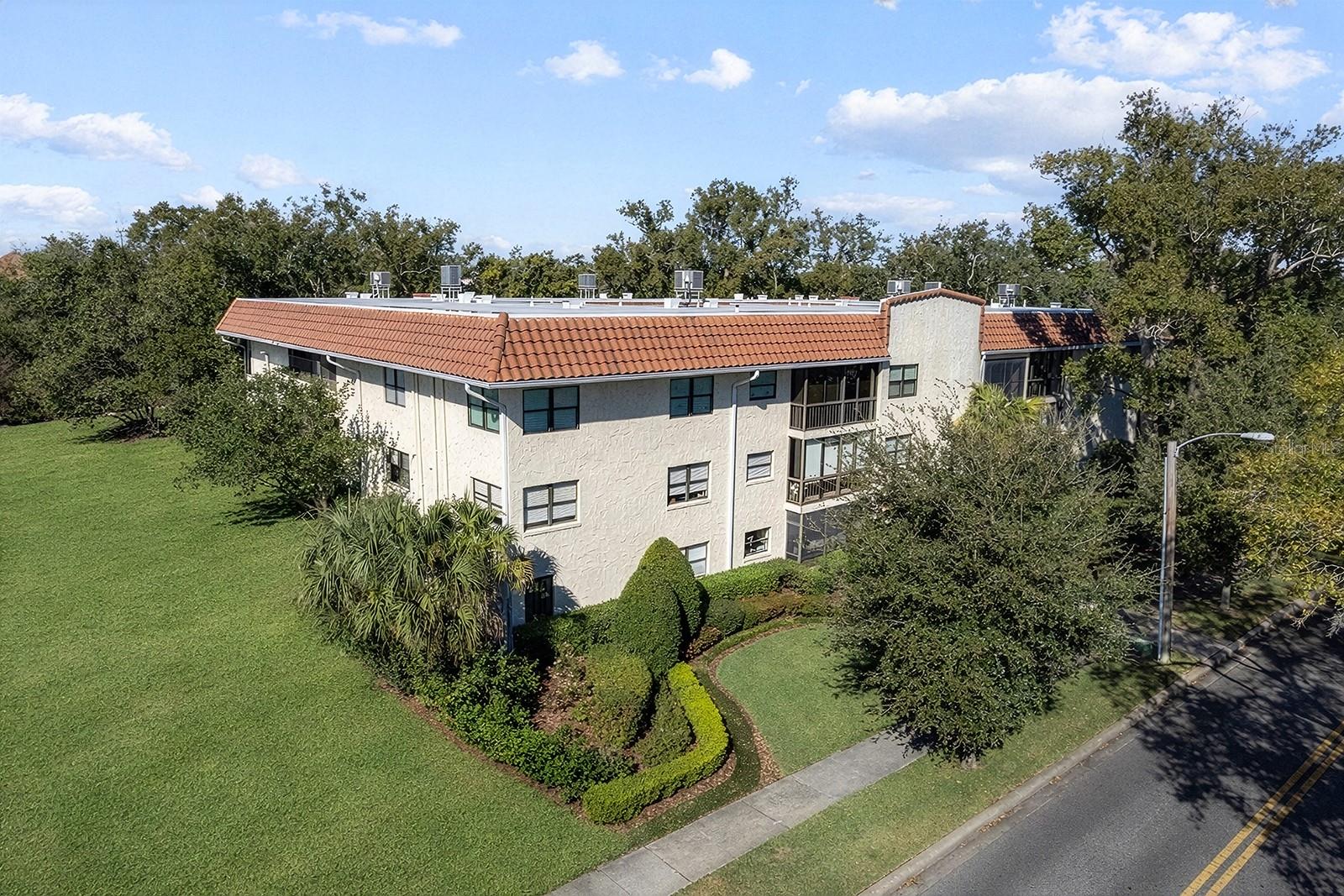 535 N INTERLACHEN AVENUE 106